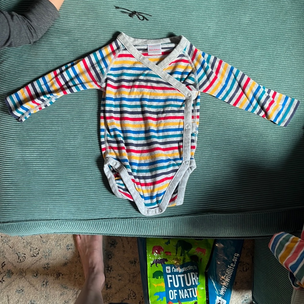 Hanna onesie 12-18 euc